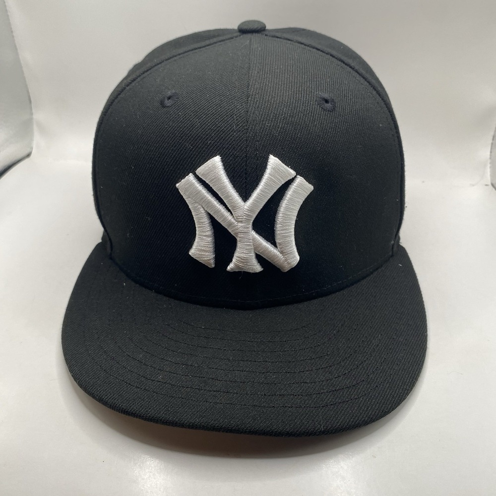 New York Yankees Hat All Black New Era 59fifty Fitted 7 VGC Blackout Large Logo - Picture 2 of 11